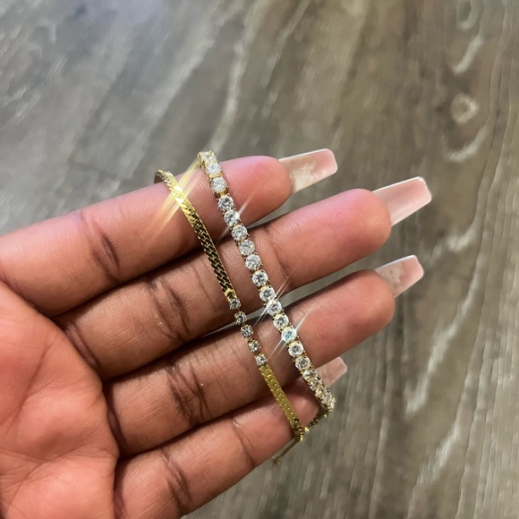 Bracelets - Picture 3 of 5